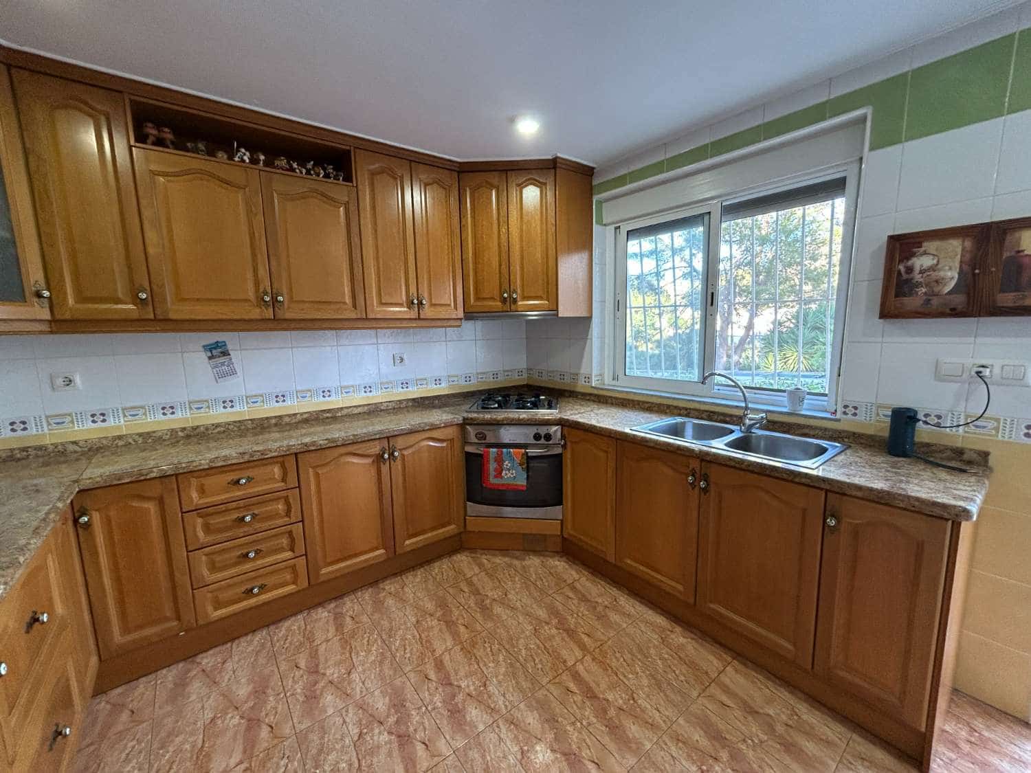 5 bedroom Villa for sale in Torrevieja with pool - € 470,000 (Ref: 9387558)