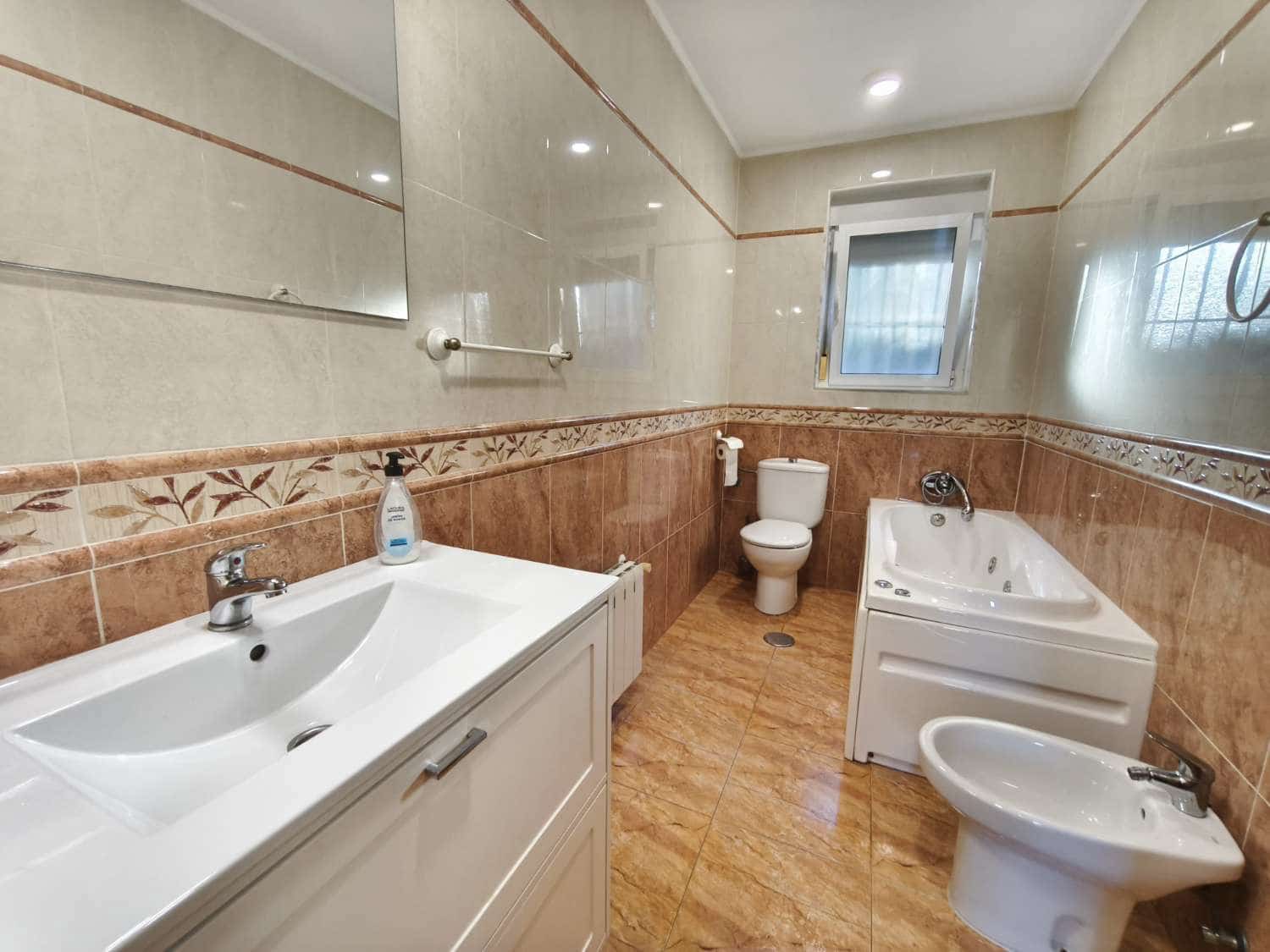 5 bedroom Villa for sale in Torrevieja with pool - € 470,000 (Ref: 9387558)