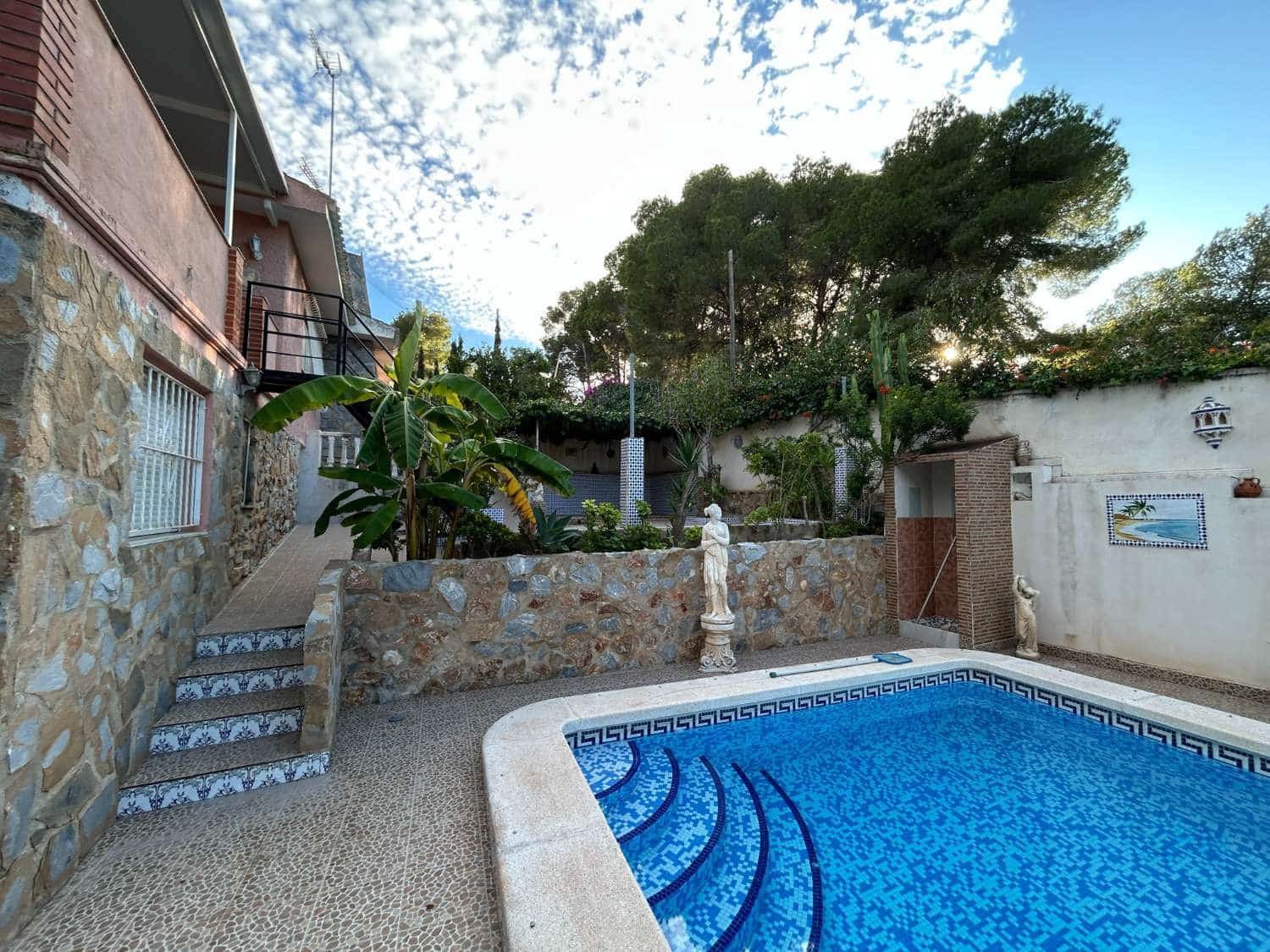 5 bedroom Villa for sale in Torrevieja with pool - € 470,000 (Ref: 9387558)