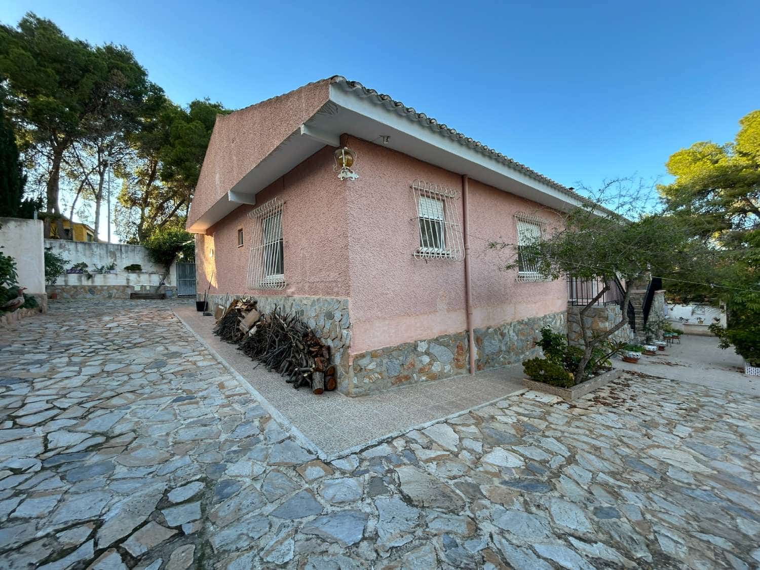 5 bedroom Villa for sale in Torrevieja with pool - € 470,000 (Ref: 9387558)