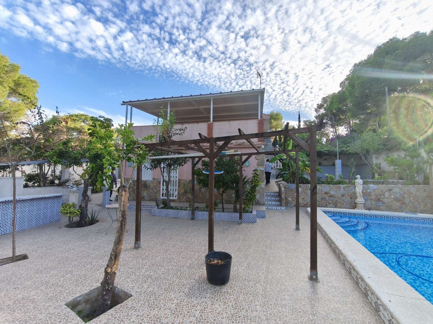 5 bedroom Villa for sale in Torrevieja with pool - € 470,000 (Ref: 9387558)