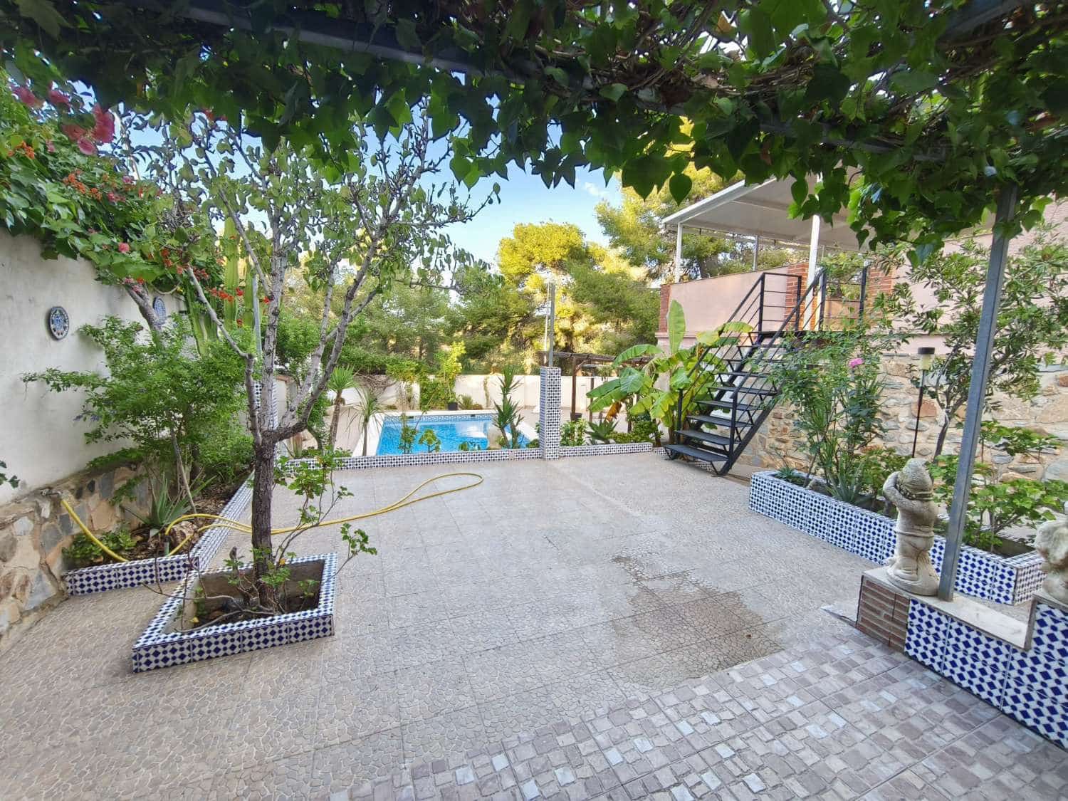 5 bedroom Villa for sale in Torrevieja with pool - € 470,000 (Ref: 9387558)