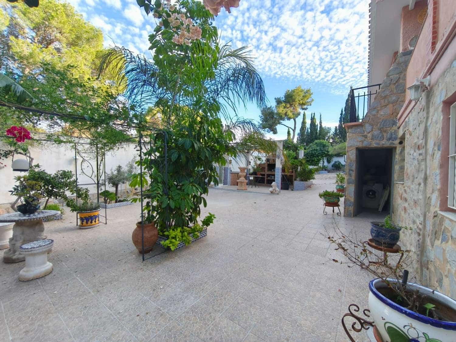 5 bedroom Villa for sale in Torrevieja with pool - € 470,000 (Ref: 9387558)