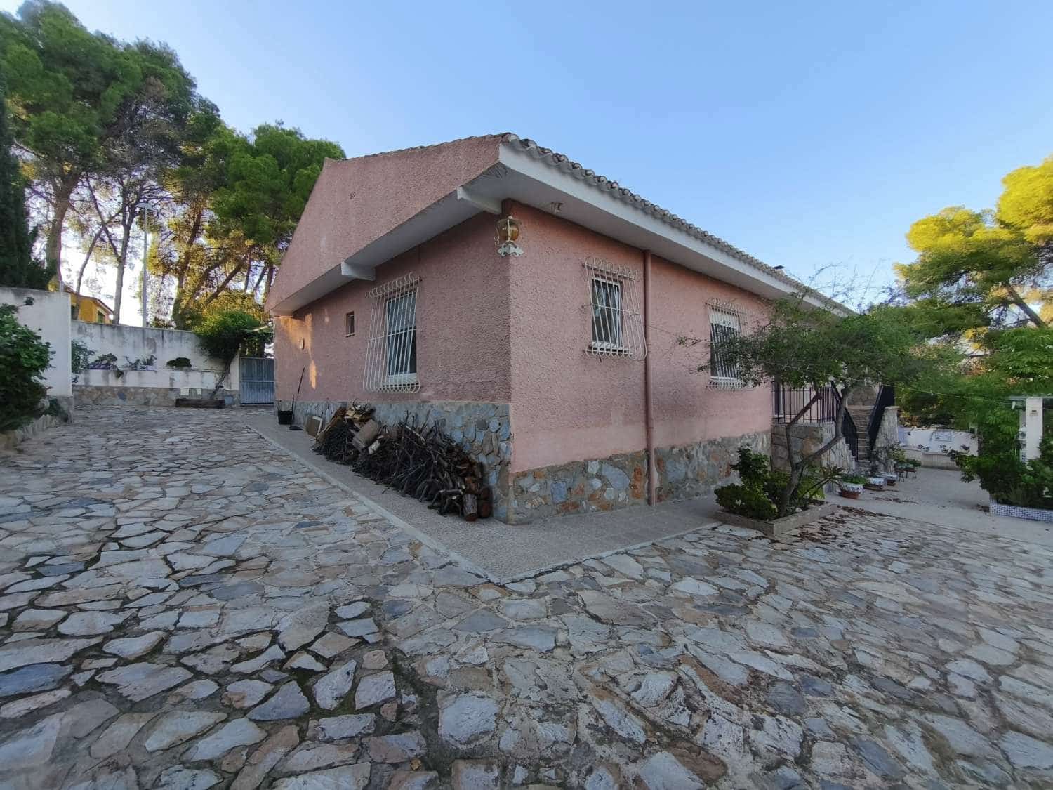 5 bedroom Villa for sale in Torrevieja with pool - € 470,000 (Ref: 9387558)