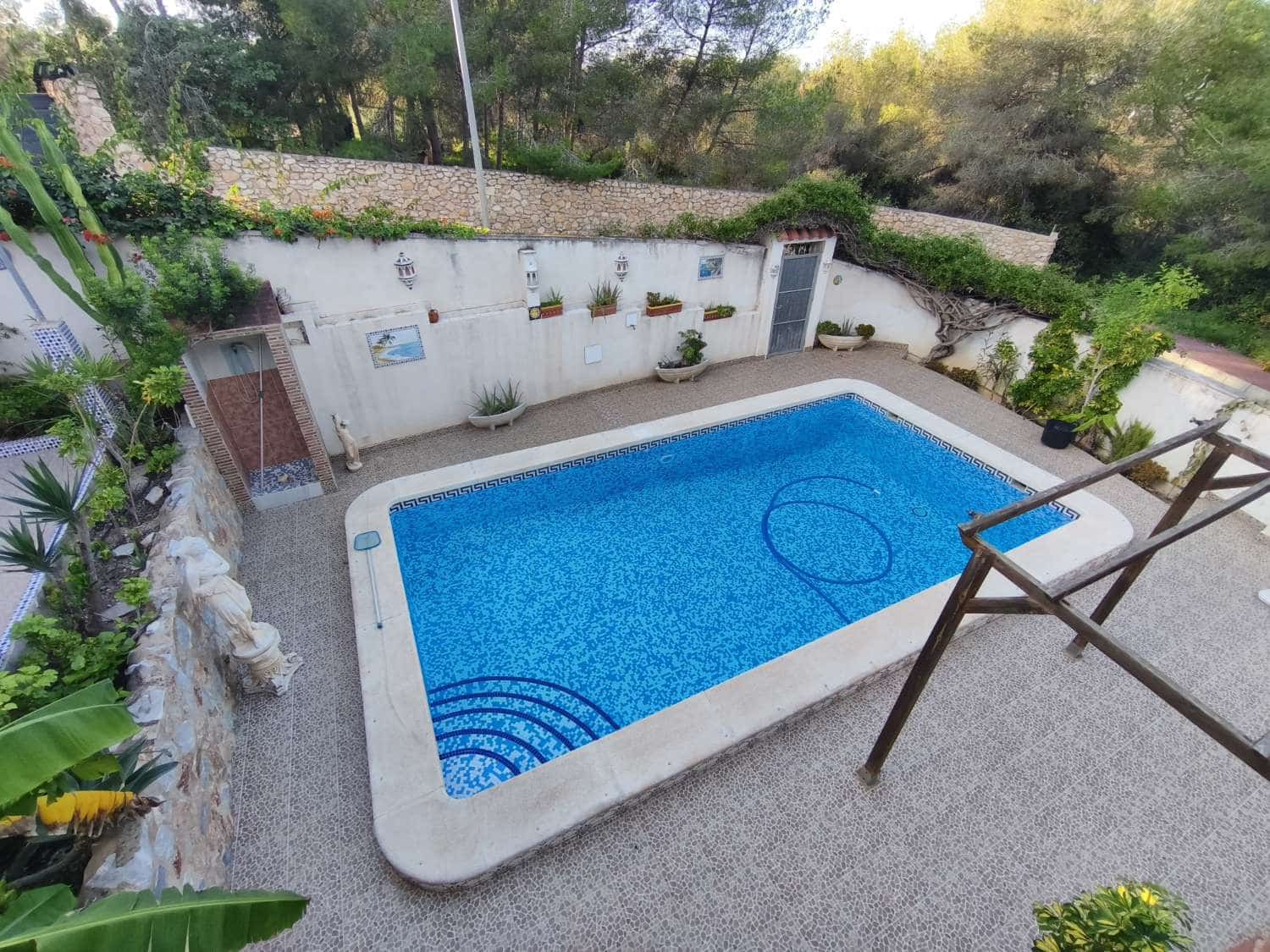 5 bedroom Villa for sale in Torrevieja with pool - € 470,000 (Ref: 9387558)