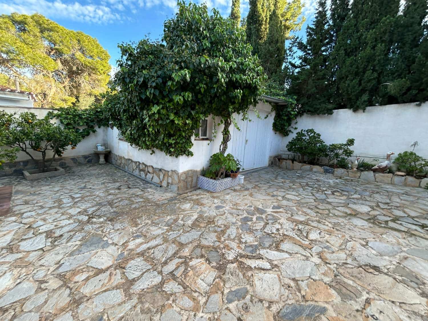 5 bedroom Villa for sale in Torrevieja with pool - € 470,000 (Ref: 9387558)