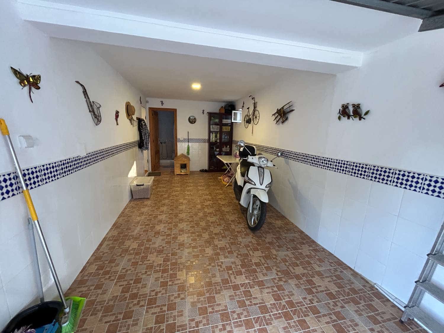 5 bedroom Villa for sale in Torrevieja with pool - € 470,000 (Ref: 9387558)