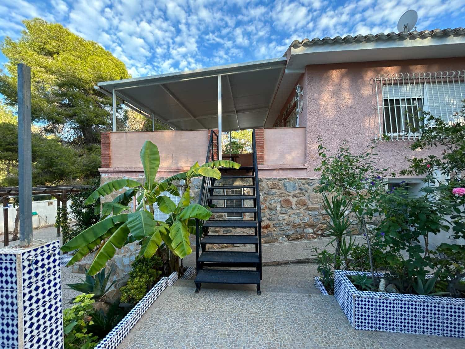 5 bedroom Villa for sale in Torrevieja with pool - € 470,000 (Ref: 9387558)