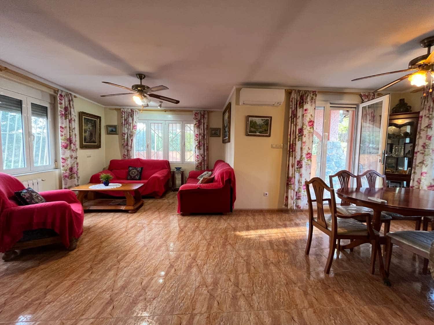 5 bedroom Villa for sale in Torrevieja with pool - € 470,000 (Ref: 9387558)