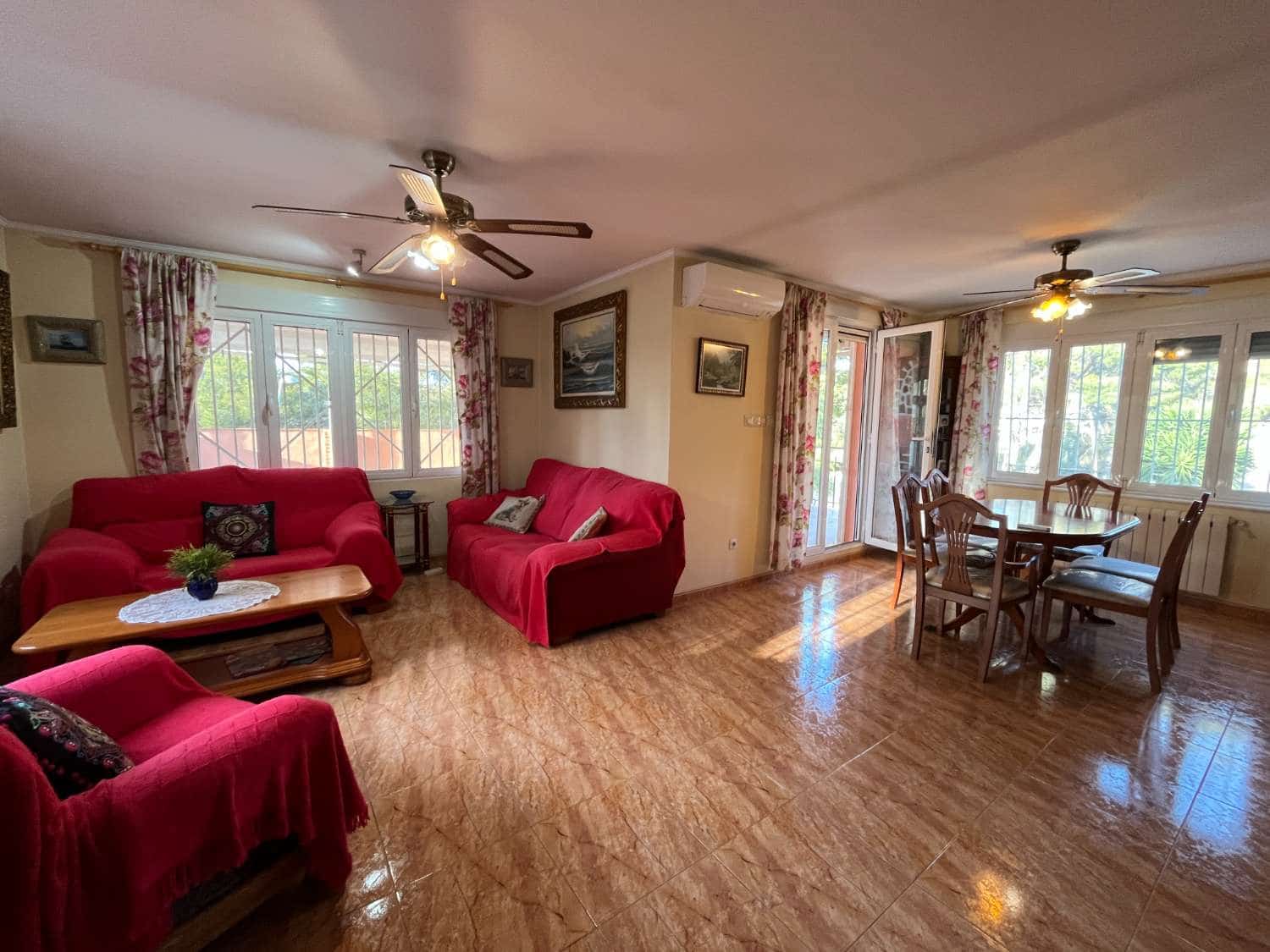 5 bedroom Villa for sale in Torrevieja with pool - € 470,000 (Ref: 9387558)