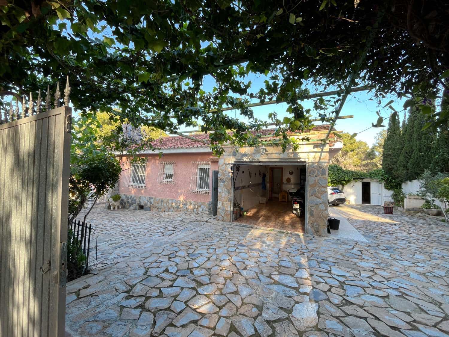 5 bedroom Villa for sale in Torrevieja with pool - € 470,000 (Ref: 9387558)