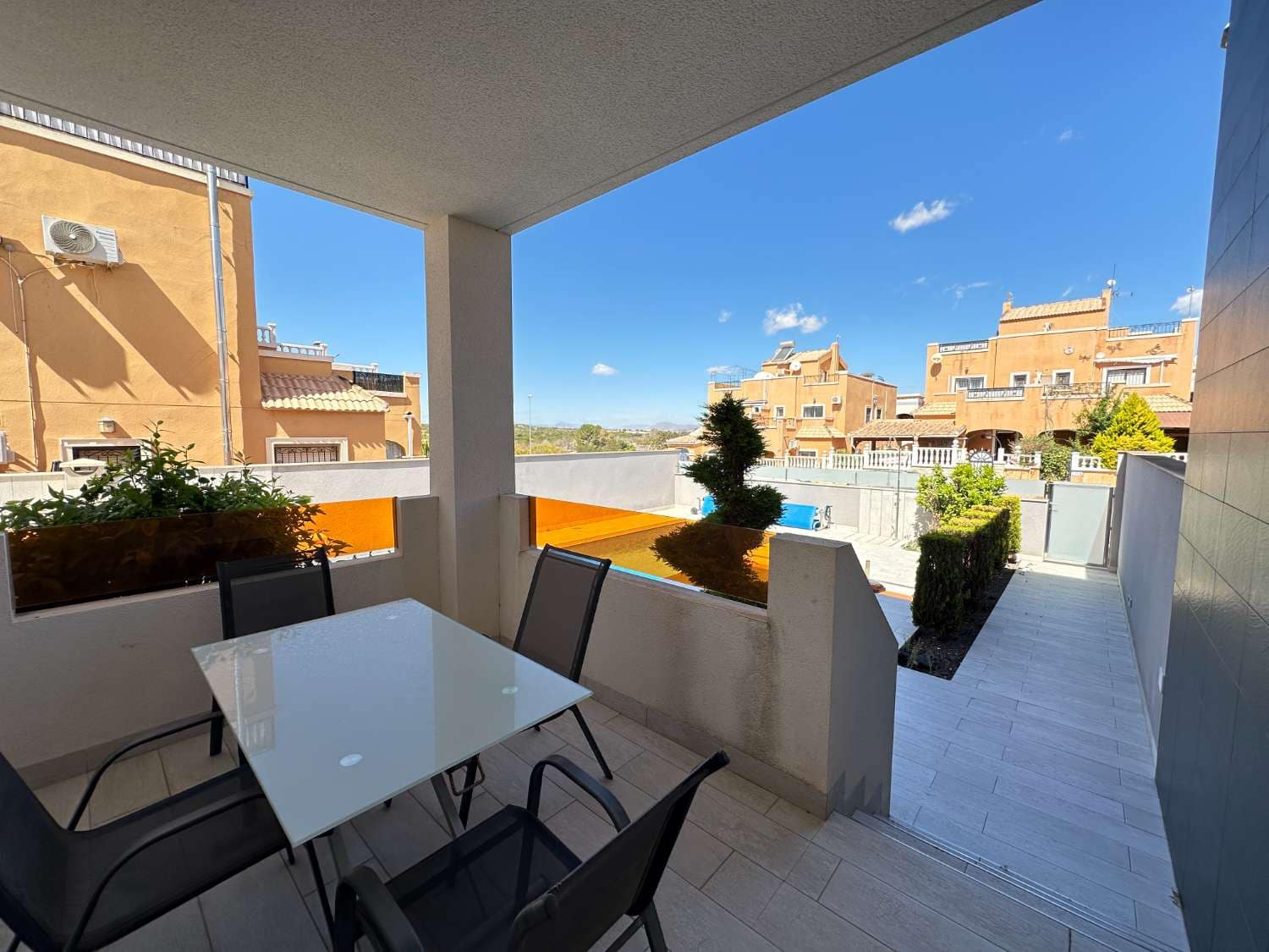 2 soverom Strandleiligheter til salgs i Orihuela Costa med svømmebasseng garasje - € 224 999 (Ref: 9419282)