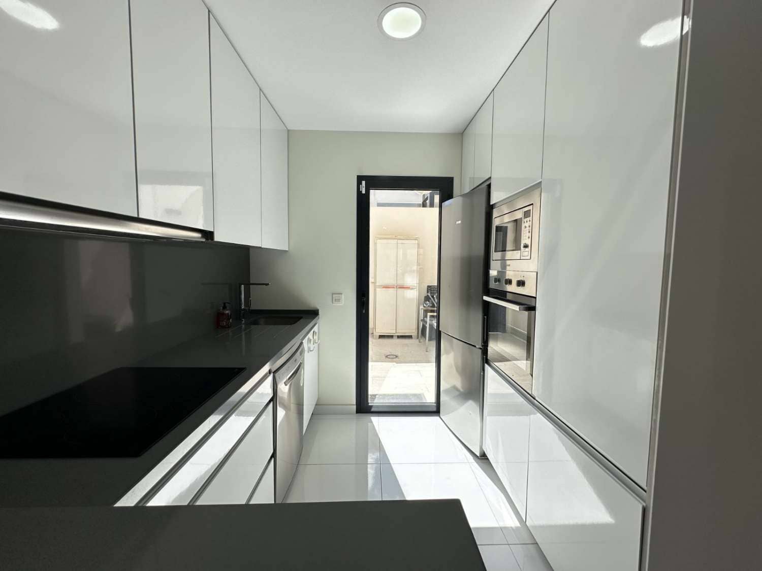 2 soverom Strandleiligheter til salgs i Orihuela Costa med svømmebasseng garasje - € 224 999 (Ref: 9419282)