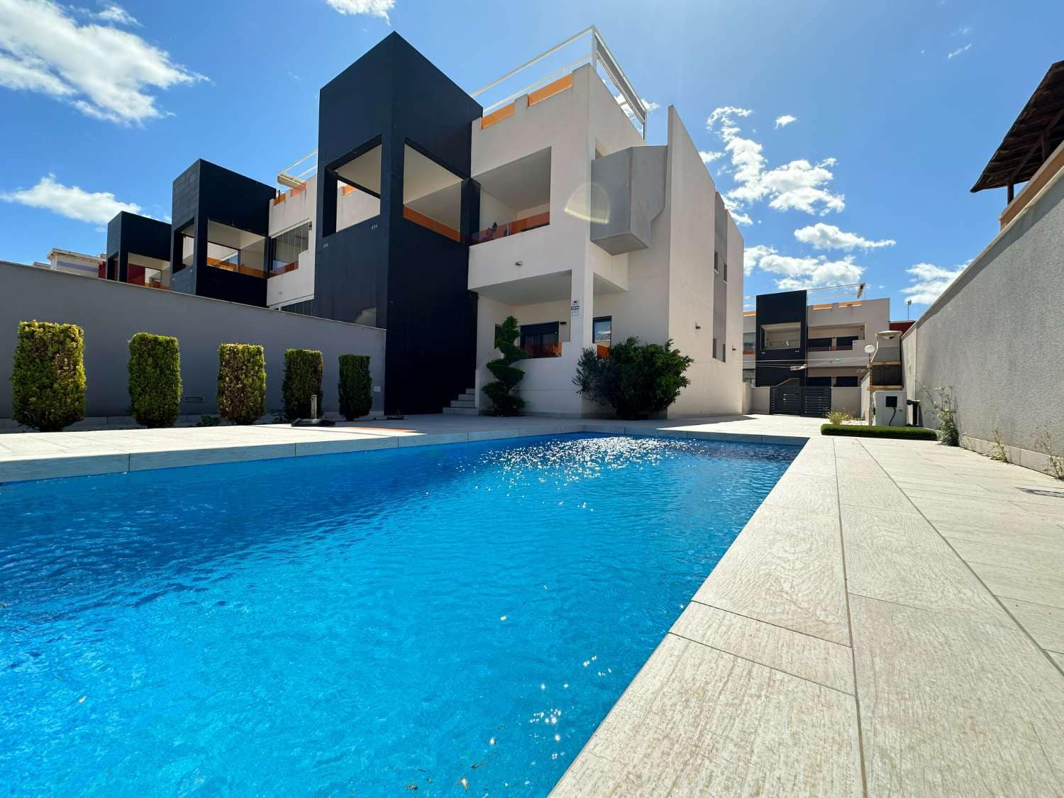 2 soverom Strandleiligheter til salgs i Orihuela Costa med svømmebasseng garasje - € 224 999 (Ref: 9419282)