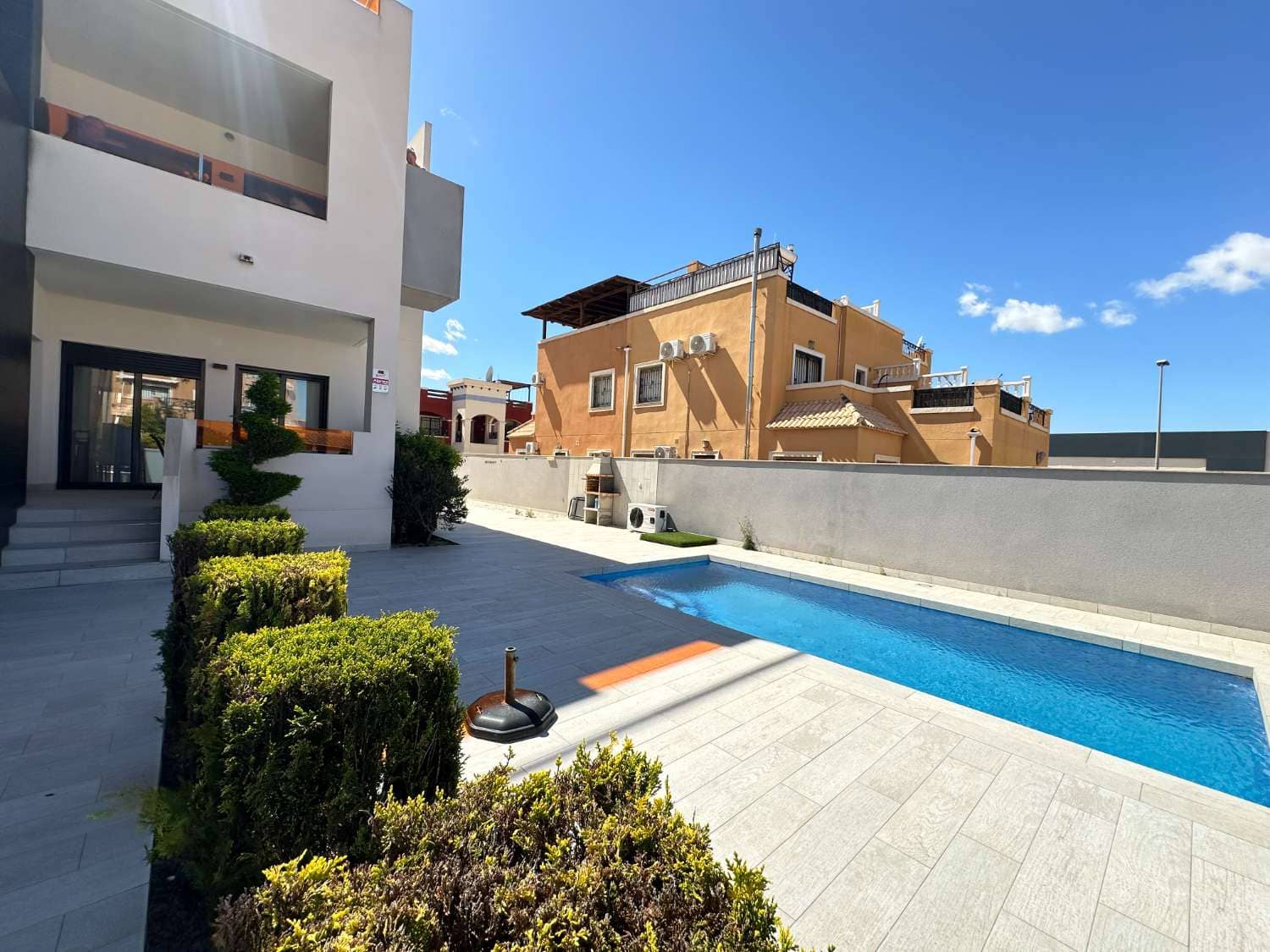 2 soverom Strandleiligheter til salgs i Orihuela Costa med svømmebasseng garasje - € 224 999 (Ref: 9419282)