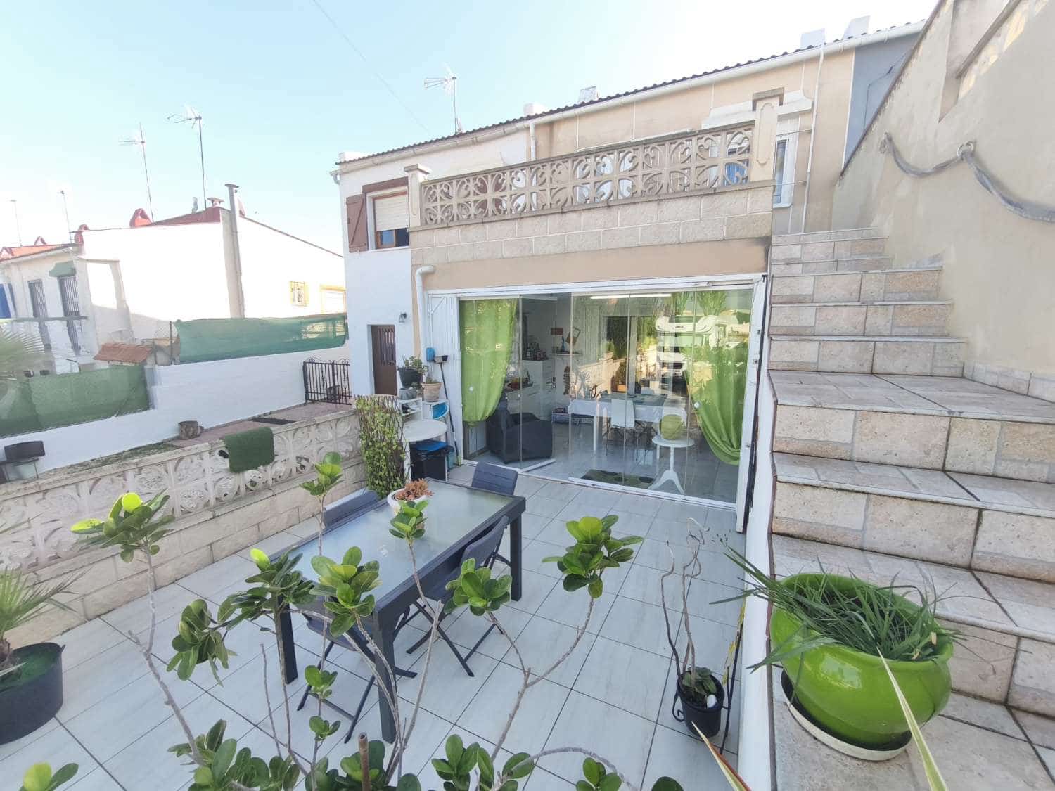 3 makuuhuone Bungalow myytävänä paikassa Torrevieja mukana 
autotalli - 169 999 € (Ref: 9481888)