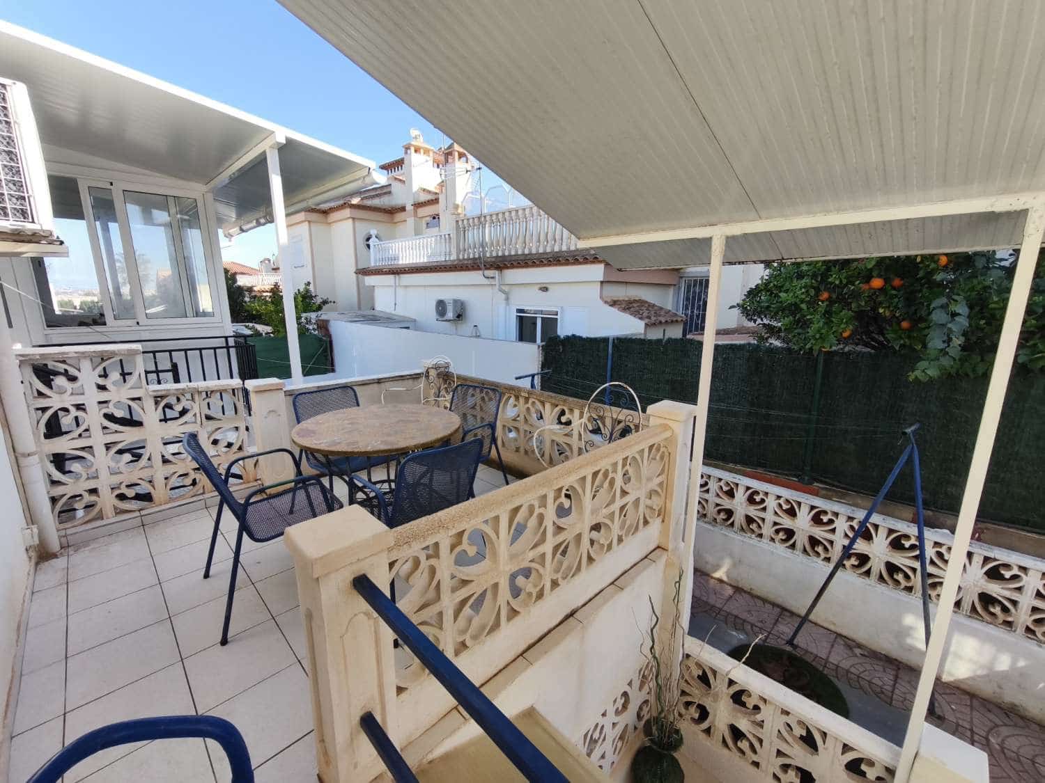 3 makuuhuone Bungalow myytävänä paikassa Torrevieja mukana 
autotalli - 169 999 € (Ref: 9481888)
