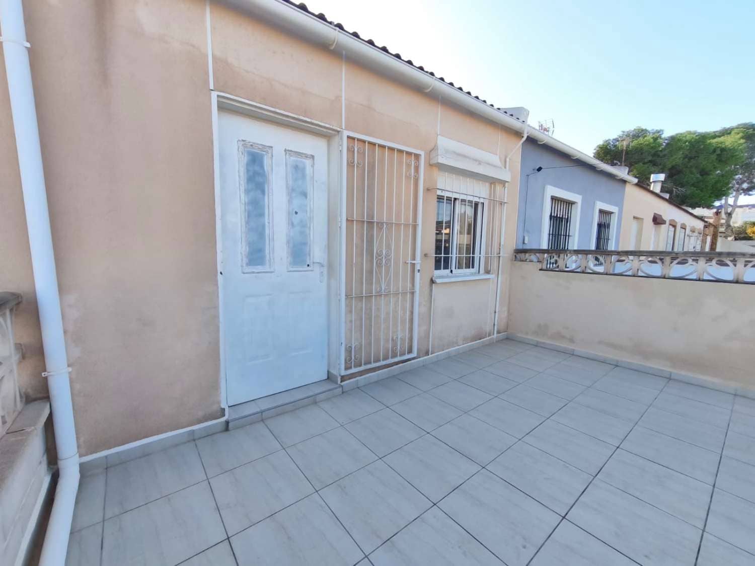 3 makuuhuone Bungalow myytävänä paikassa Torrevieja mukana 
autotalli - 169 999 € (Ref: 9481888)