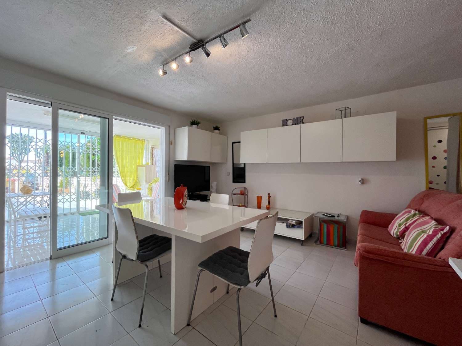 3 soveværelse Byhus til salg i Torrevieja med garage - € 169.999 (Ref: 9481888)