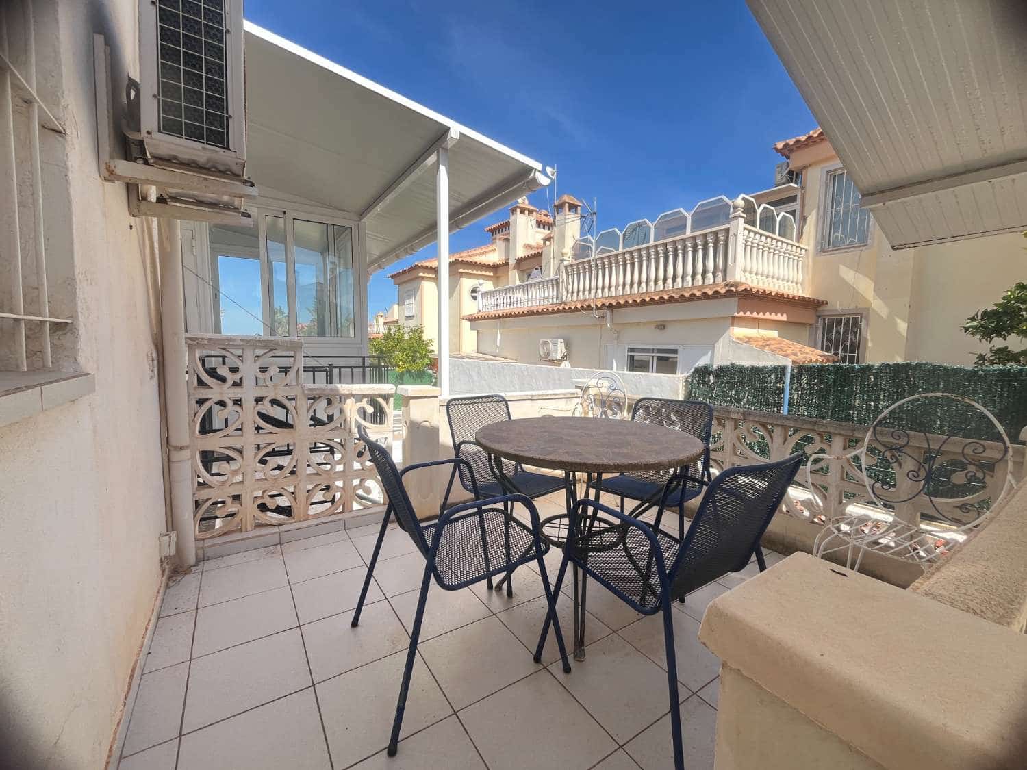 3 soveværelse Byhus til salg i Torrevieja med garage - € 169.999 (Ref: 9481888)