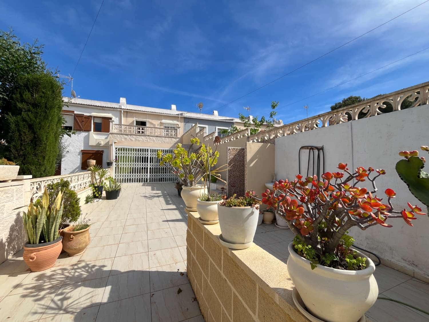 3 soveværelse Byhus til salg i Torrevieja med garage - € 169.999 (Ref: 9481888)