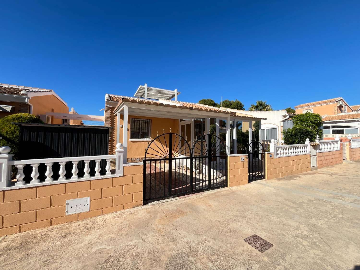 2 soveværelse Byhus til salg i Orihuela med swimmingpool - € 219.000 (Ref: 9491107)