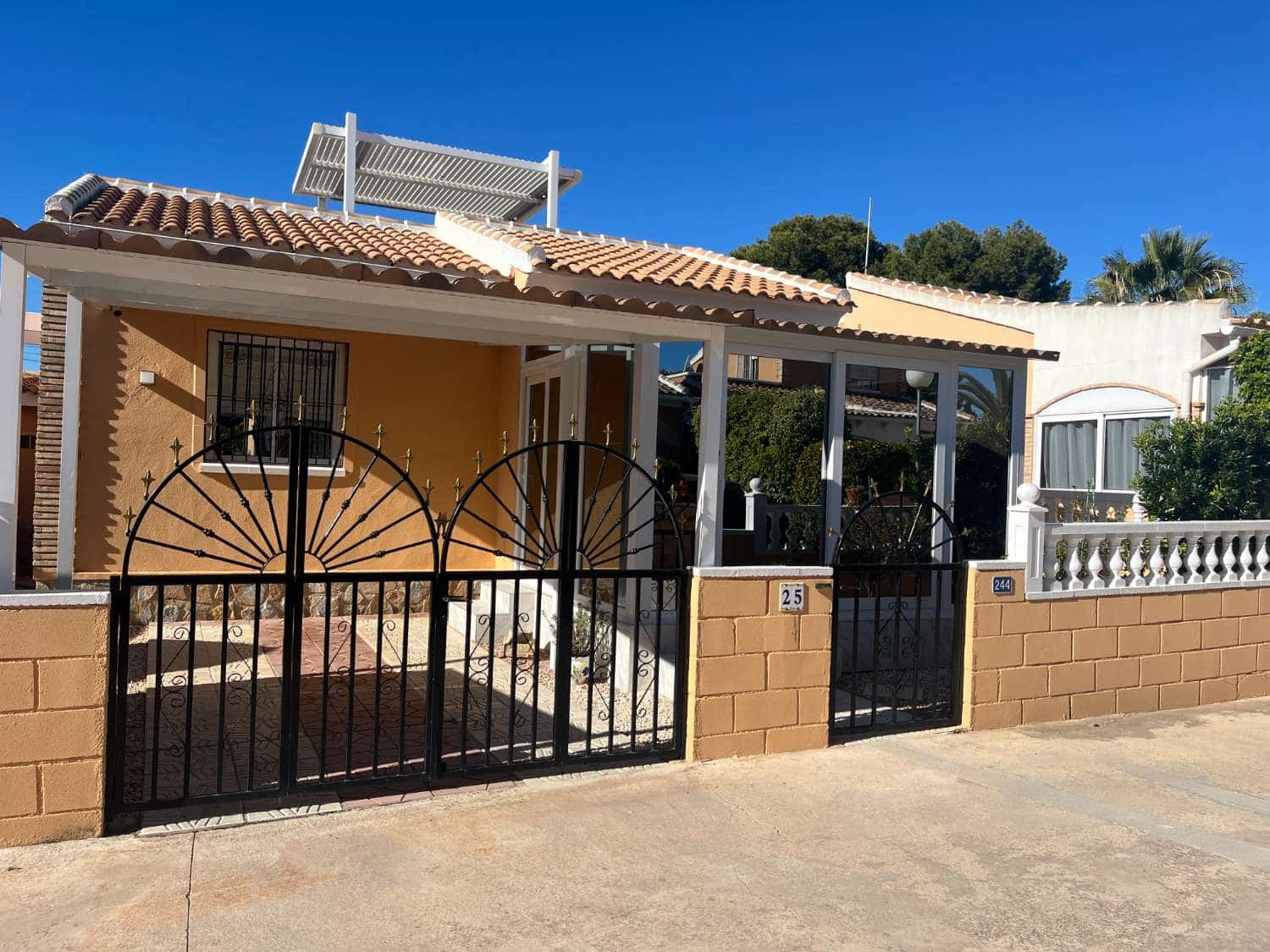 2 soveværelse Byhus til salg i Orihuela med swimmingpool - € 219.000 (Ref: 9491107)