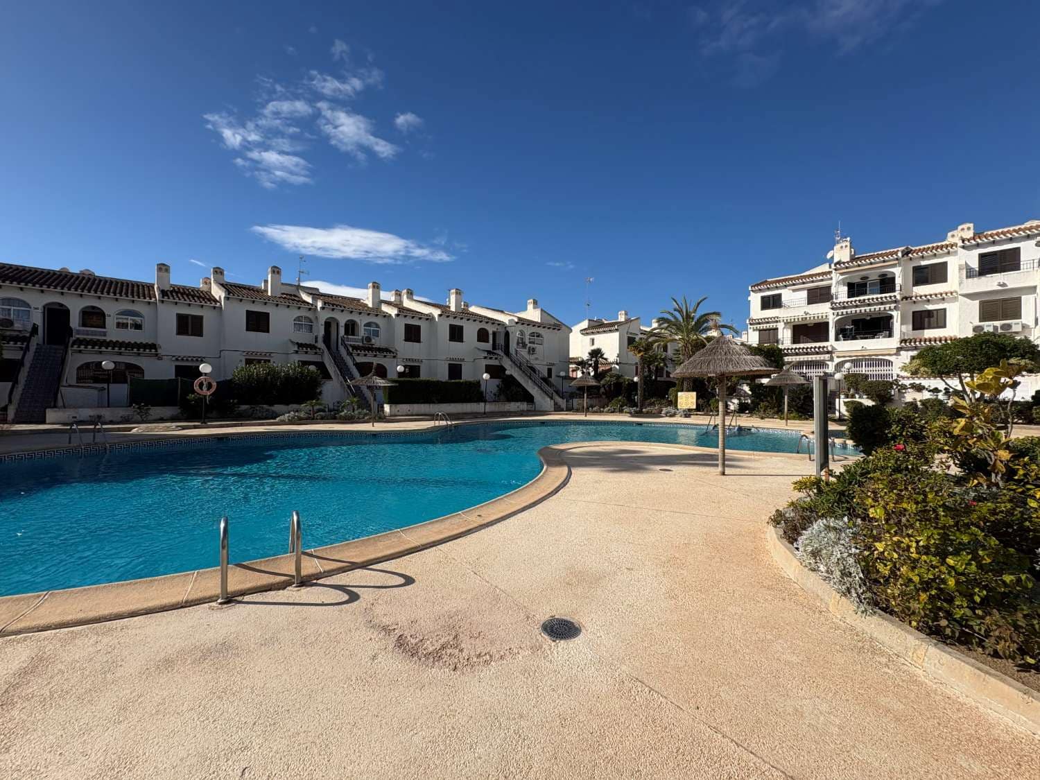 2 bedroom Beach Apartment for sale in Orihuela with pool - € 229,000 (Ref: 9513231)