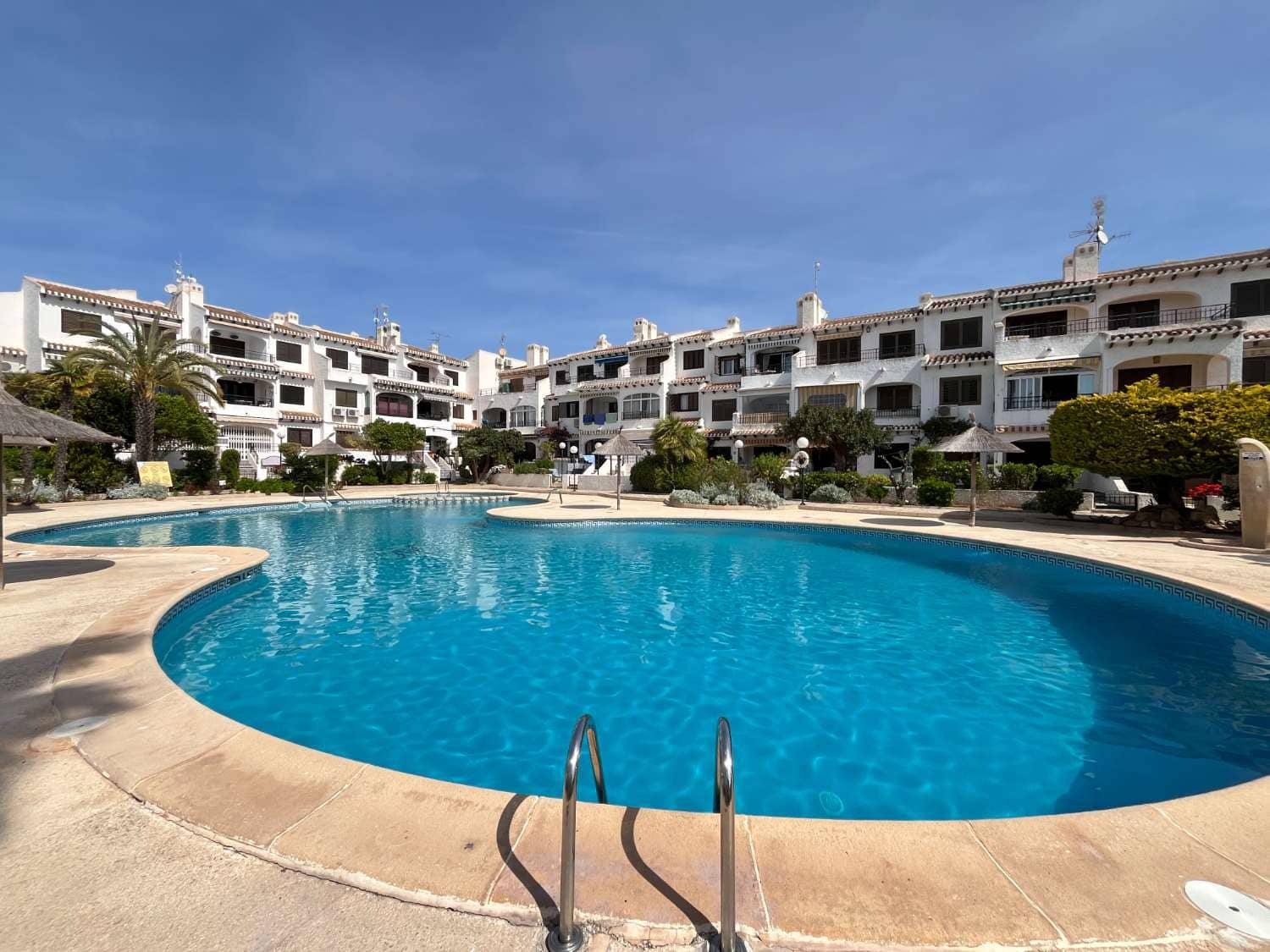 2 bedroom Beach Apartment for sale in Orihuela with pool - € 209,000 (Ref: 9513231)