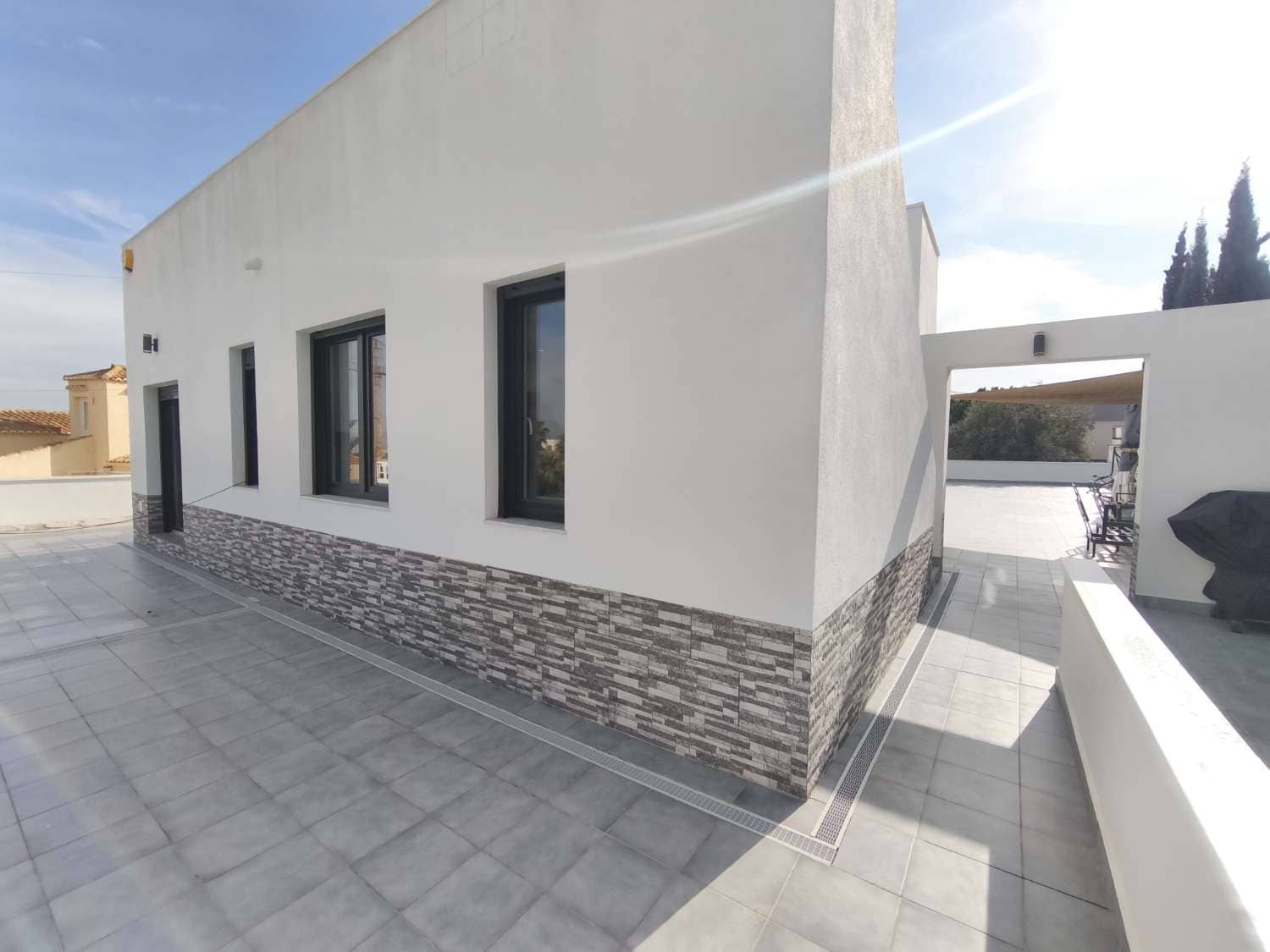 4 bedroom Villa for sale in Torrevieja with pool - € 665,000 (Ref: 9518494)