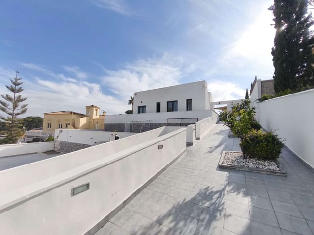 4 soverom Villa til salgs i Torrevieja med svømmebasseng - € 665 000 (Ref: 9518494)