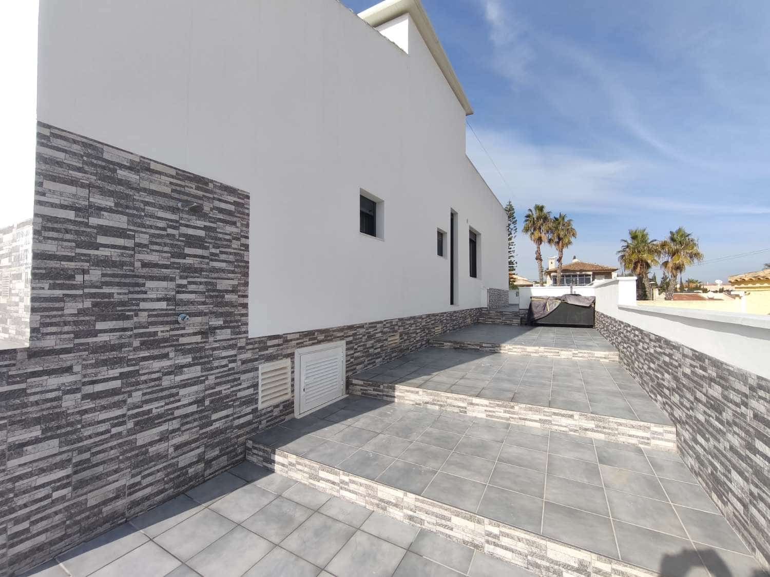 4 bedroom Villa for sale in Torrevieja with pool - € 665,000 (Ref: 9518494)