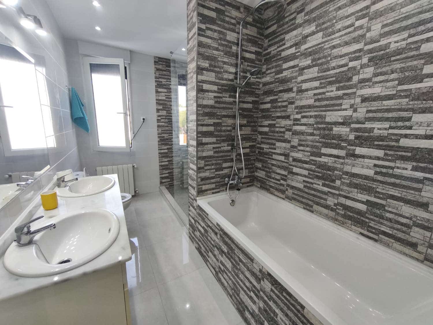 4 bedroom Villa for sale in Torrevieja with pool - € 665,000 (Ref: 9518494)