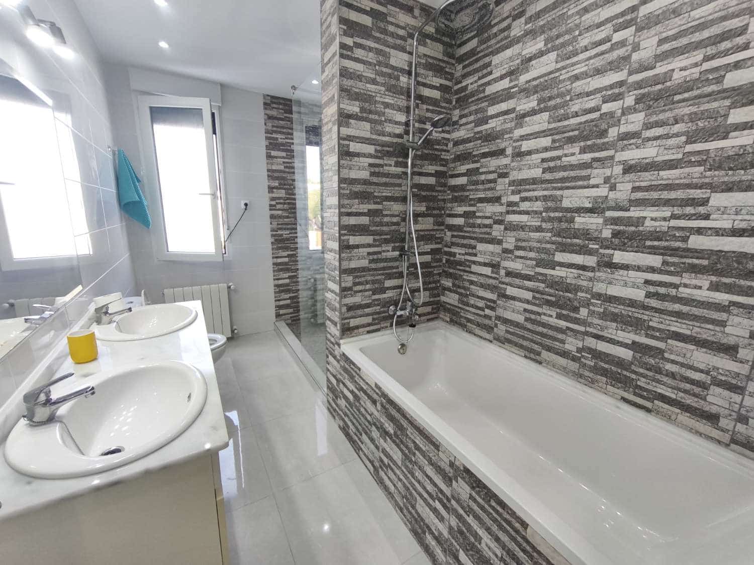 4 bedroom Villa for sale in Torrevieja with pool - € 665,000 (Ref: 9518494)