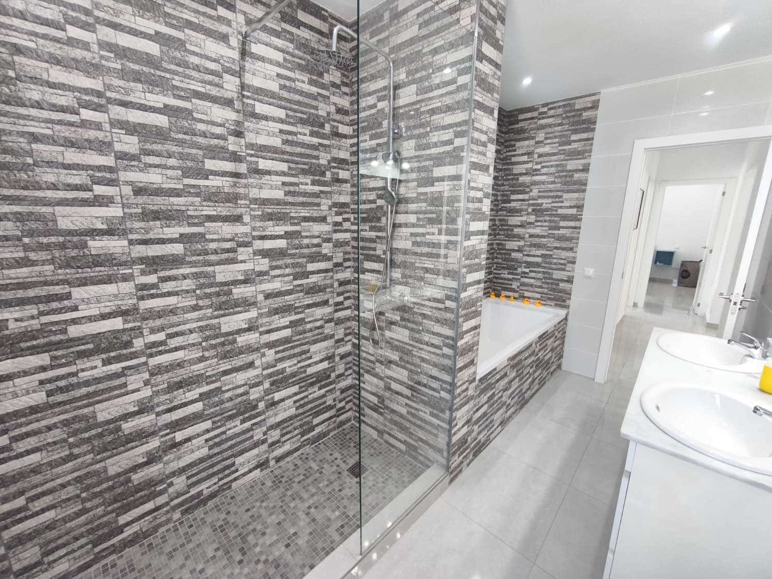 4 bedroom Villa for sale in Torrevieja with pool - € 665,000 (Ref: 9518494)