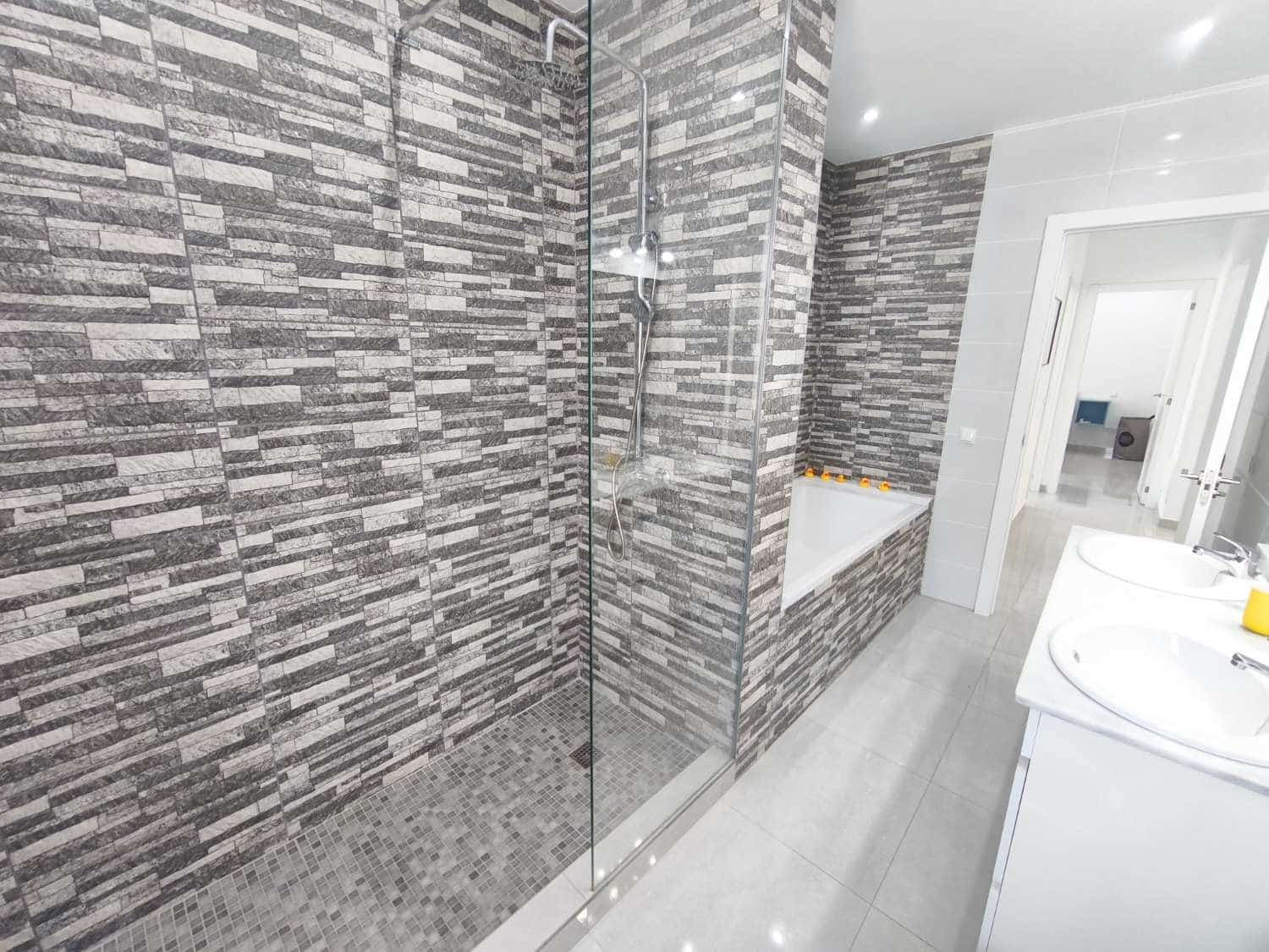 4 bedroom Villa for sale in Torrevieja with pool - € 665,000 (Ref: 9518494)