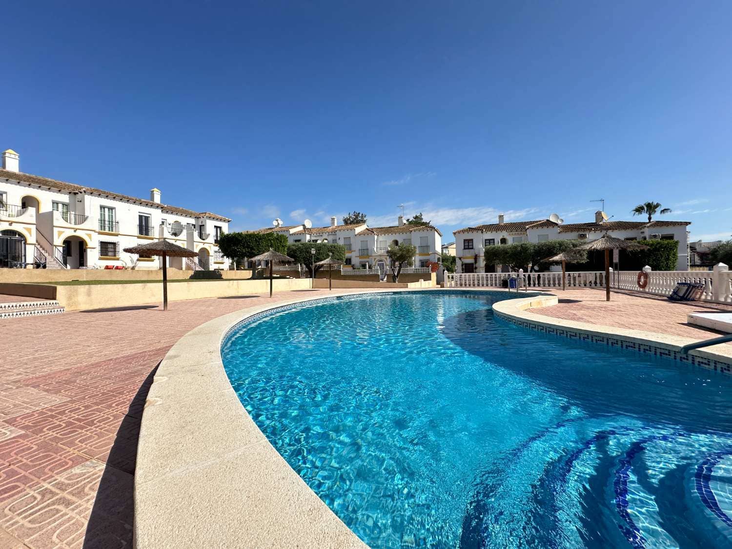 Piso de 1 habitación en San Miguel de Salinas en venta con piscina - 115.000 € (Ref: 9529504)