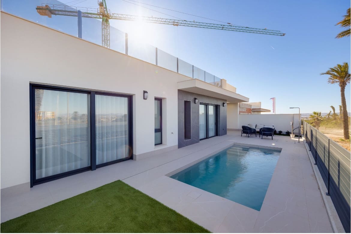 3 soverom Villa til salgs i Torrevieja med svømmebasseng - € 595 000 (Ref: 9529505)