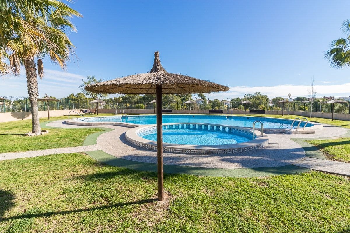 2 Zimmer Strandapartment zu verkaufen in Orihuela mit Pool - 144.900 € (Ref: 9560956)