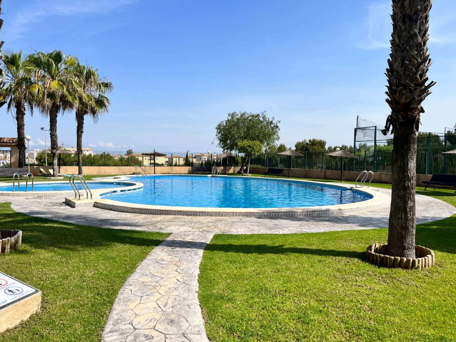 2 Zimmer Strandapartment zu verkaufen in Orihuela mit Pool - 144.900 € (Ref: 9560956)