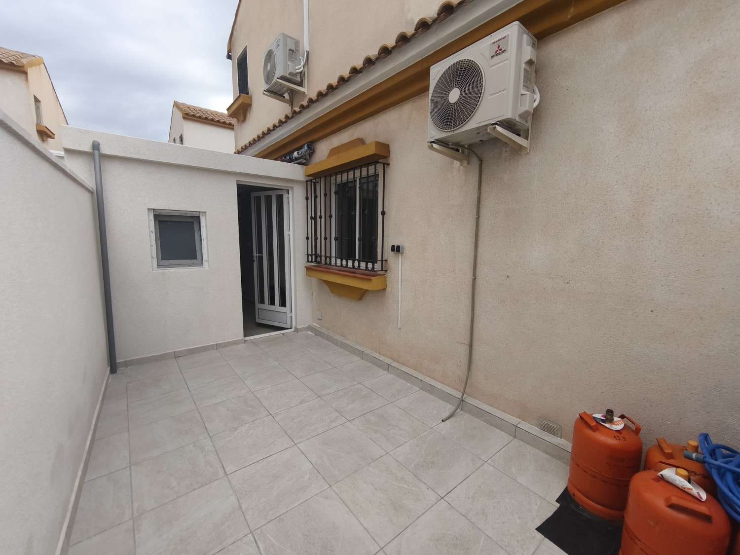4 chambre Villa/Maison Mitoyenne à vendre à Orihuela avec piscine - 299 999 € (Ref: 9585483)