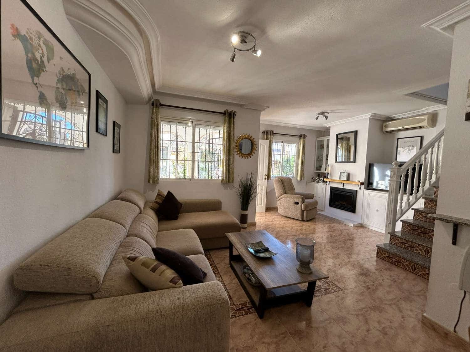 3 quarto Moradia em Banda para venda em Orihuela com piscina - 265 000 € (Ref: 9594711)