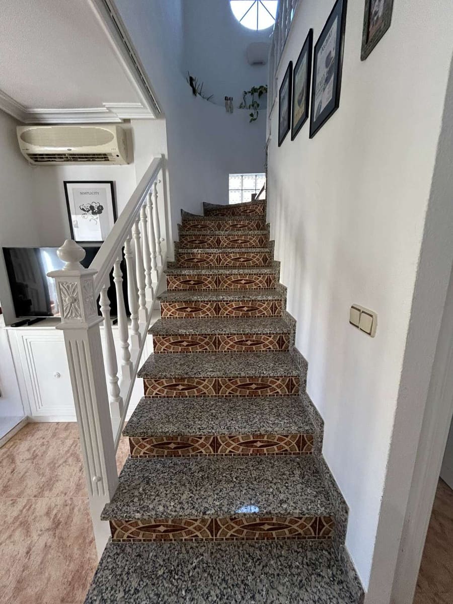 3 quarto Moradia em Banda para venda em Orihuela com piscina - 265 000 € (Ref: 9594711)