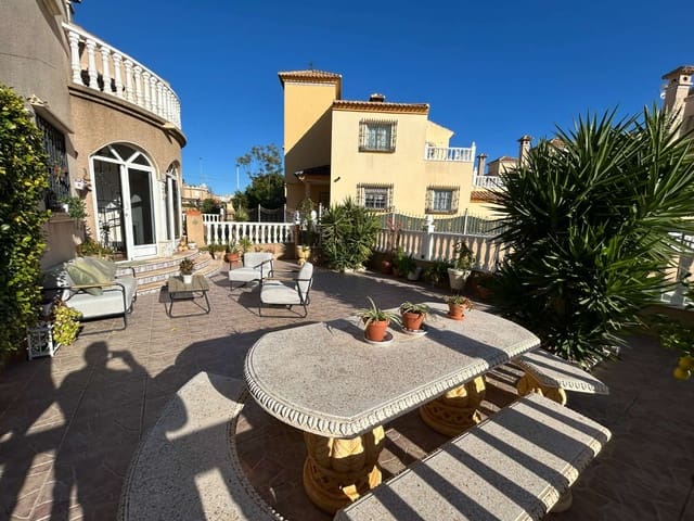 3 quarto Moradia em Banda para venda em Orihuela com piscina - 265 000 € (Ref: 9594711)