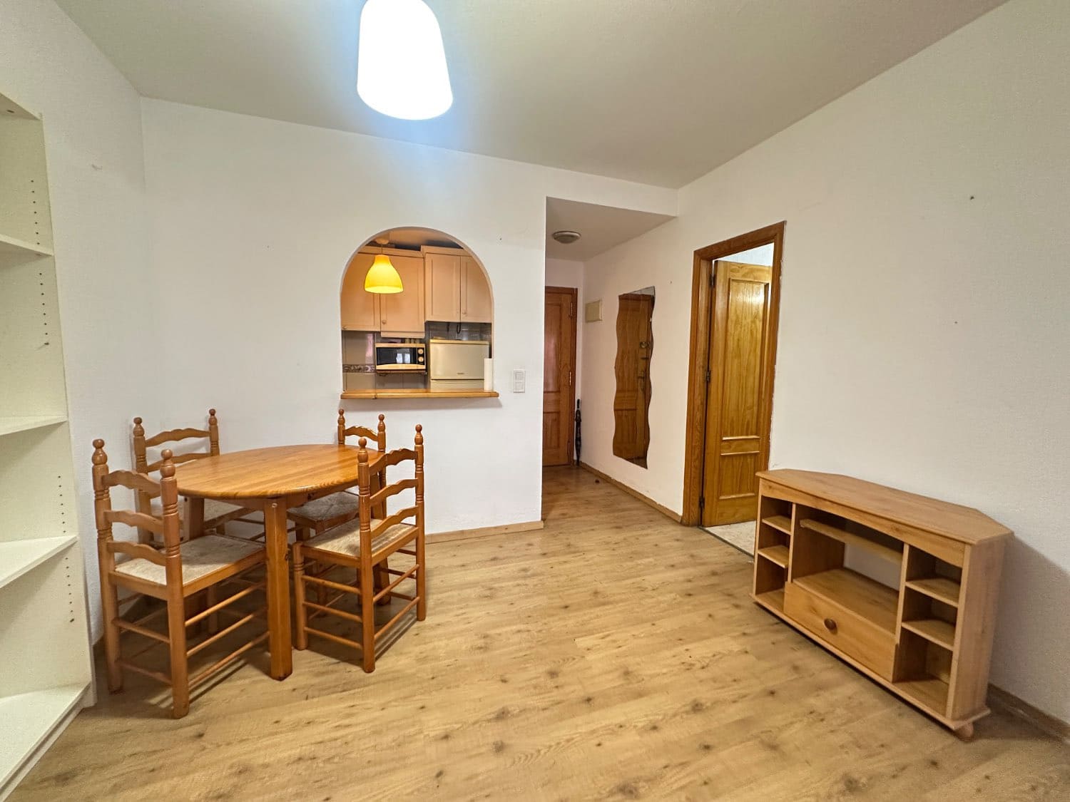 1 soveværelse Strandlejlighed til salg i Torrevieja med swimmingpool - € 119.000 (Ref: 9614773)