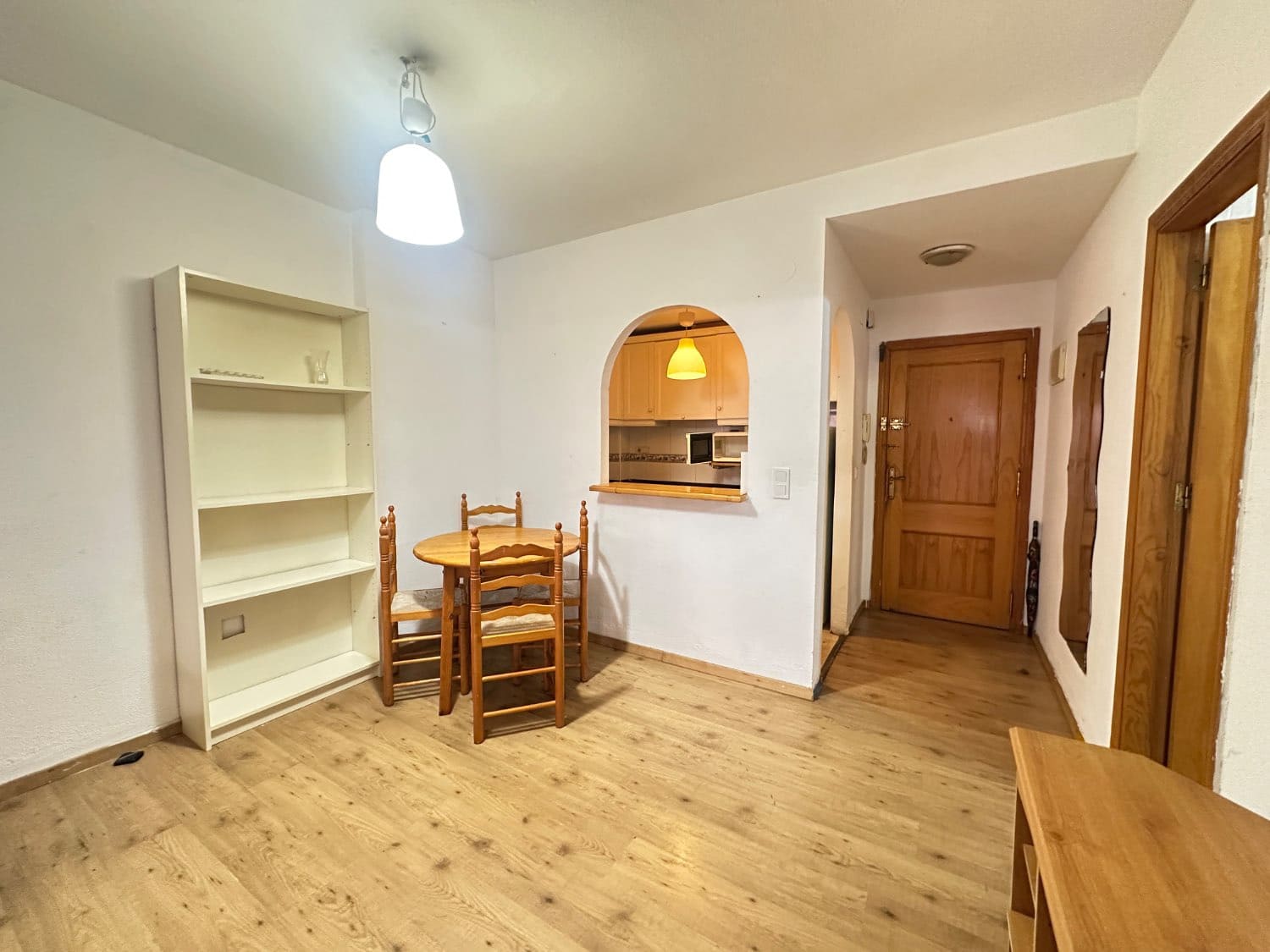 1 soveværelse Strandlejlighed til salg i Torrevieja med swimmingpool - € 119.000 (Ref: 9614773)