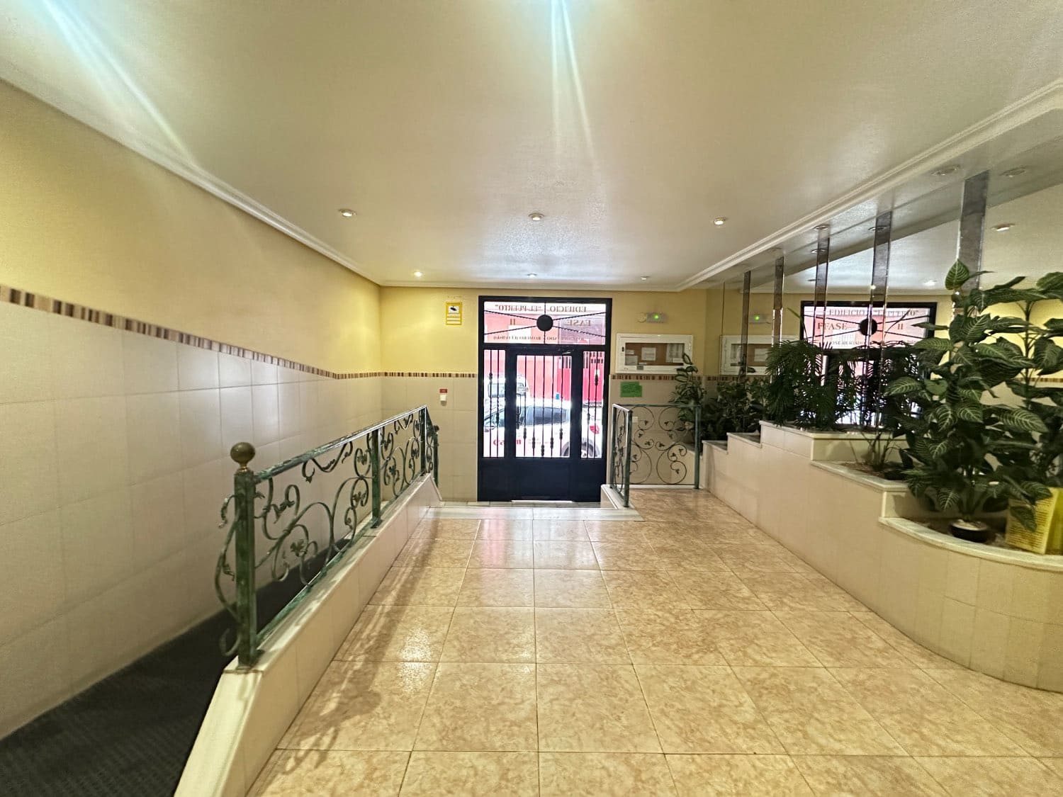 1 soveværelse Strandlejlighed til salg i Torrevieja med swimmingpool - € 119.000 (Ref: 9614773)