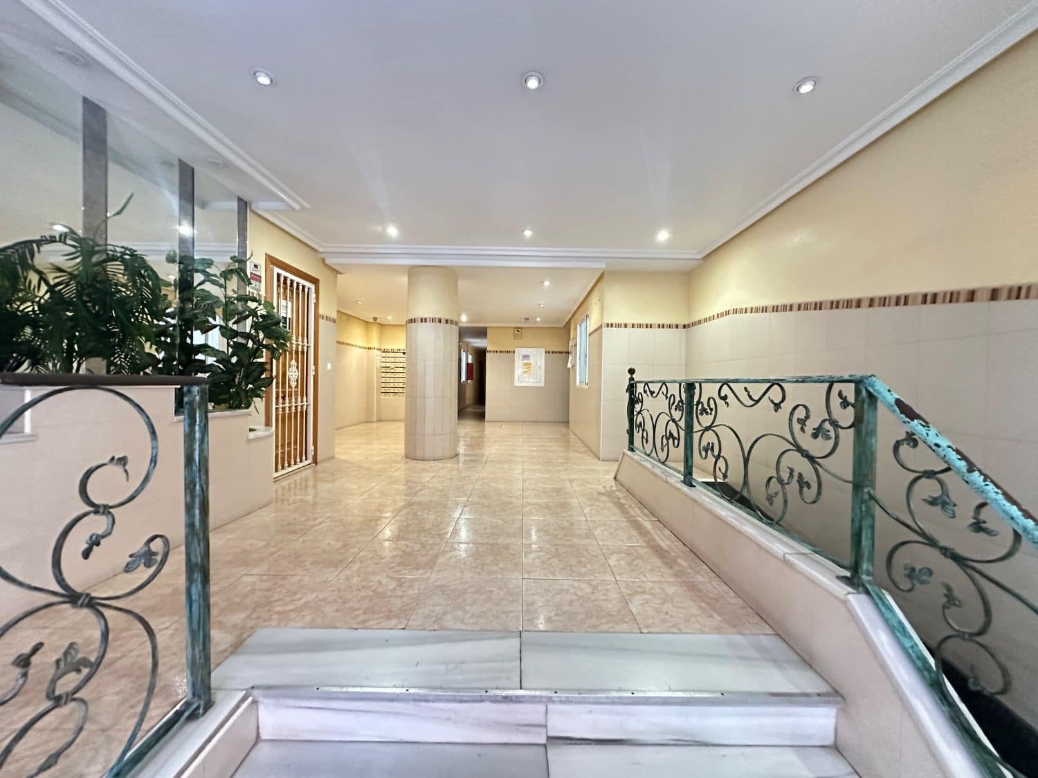 1 soveværelse Strandlejlighed til salg i Torrevieja med swimmingpool - € 119.000 (Ref: 9614773)