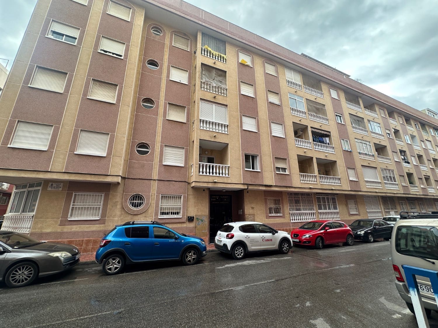 1 soveværelse Strandlejlighed til salg i Torrevieja med swimmingpool - € 119.000 (Ref: 9614773)