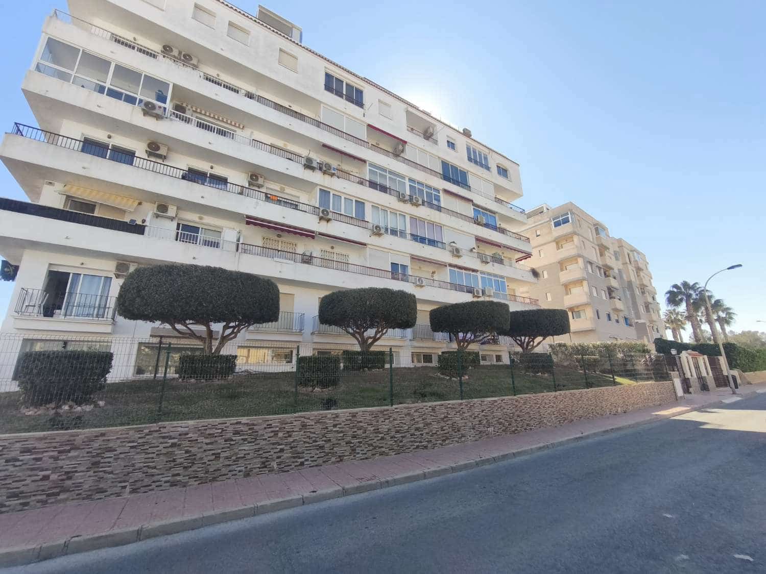 2 bedroom Beach Apartment for sale in Torrevieja with pool - € 199,000 (Ref: 9629674)
